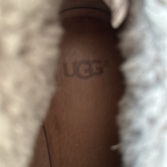 UGG Kasen Boots - Picture 4 of 6